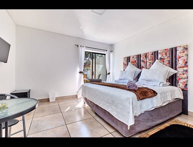 1 BEDROOM STUDIO APARTMENT TO LET IN RIVONIA